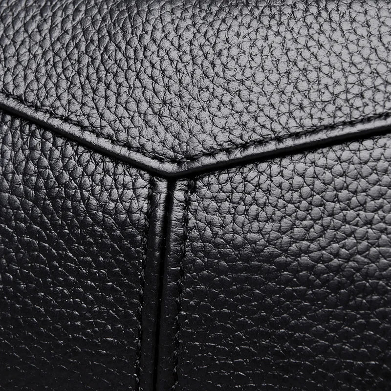 Title / Titre
EN: Genuine Leather Women’s Tote Shoulder Bag – Solid Color Clutch Handbag
FR: Sac à main en cuir véritable pour femme – Cabas bandoulière uni
