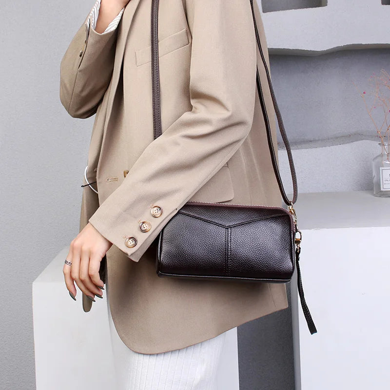 Title / Titre
EN: Genuine Leather Women’s Tote Shoulder Bag – Solid Color Clutch Handbag
FR: Sac à main en cuir véritable pour femme – Cabas bandoulière uni