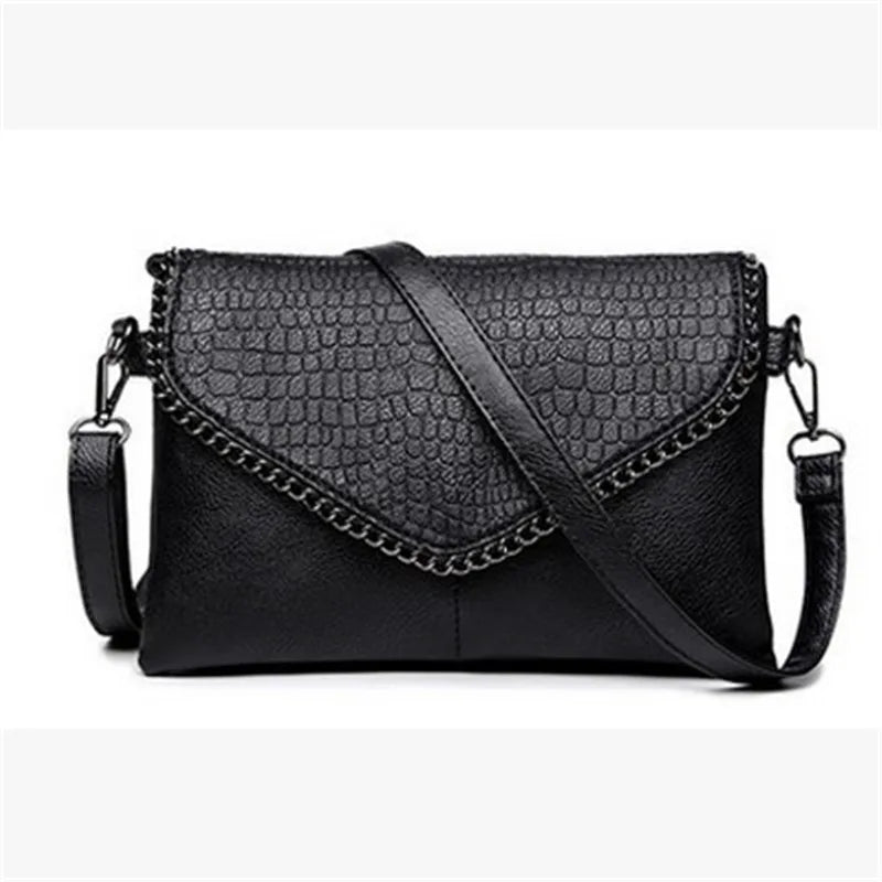 Title / Titre
EN: Women’s Black PU Leather Envelope Shoulder Bag – Elegant Crossbody with Chain Strap
FR: Sac bandoulière enveloppe en similicuir noir pour femme – Élégant avec bandoulière chaîne