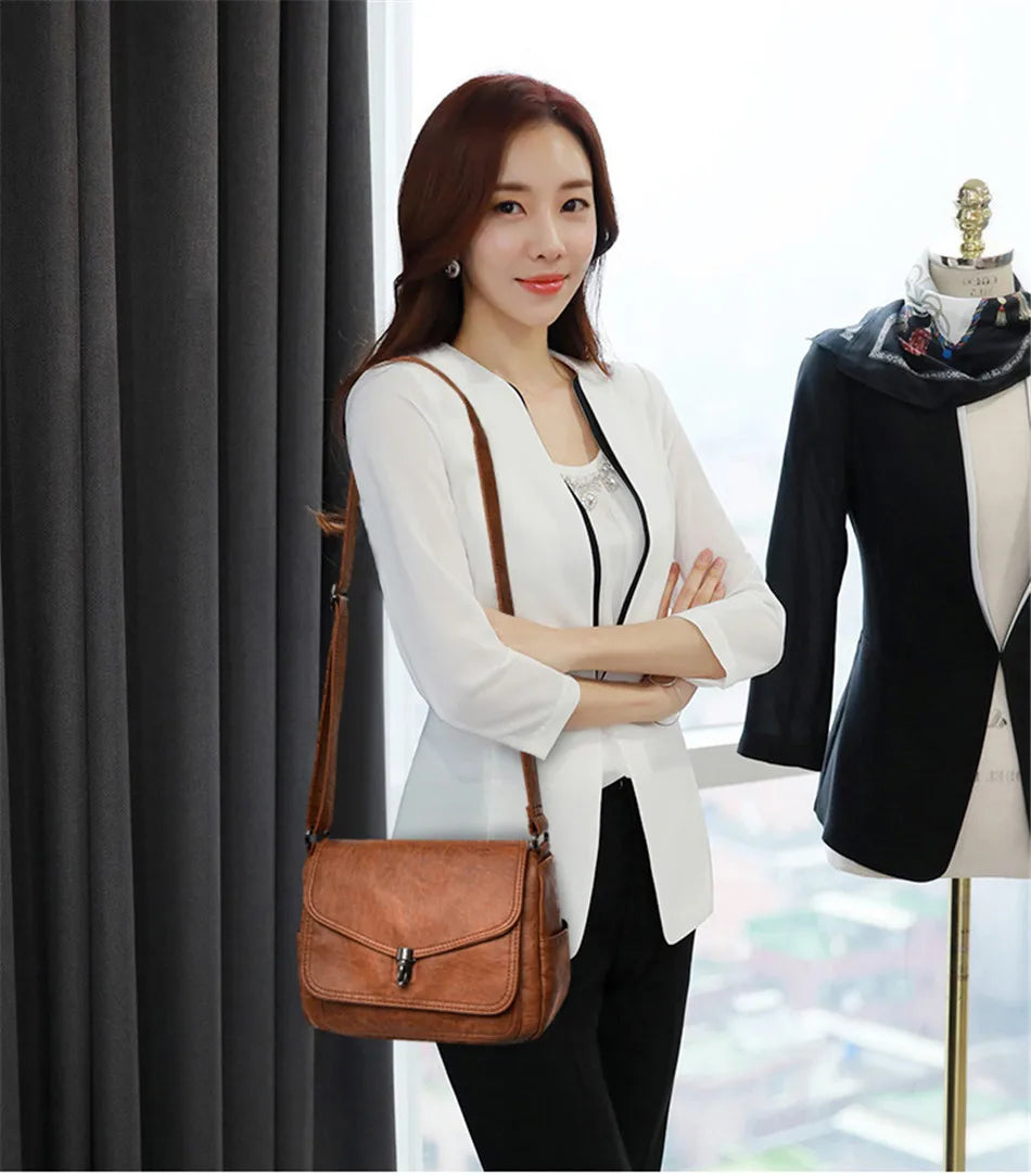 Title / Titre
EN: Women’s Retro Leather Handbag – High-Quality Multi-Pocket Shoulder Bag
FR: Sac à main rétro en cuir pour femme – Sac épaule multi-poches de haute qualité