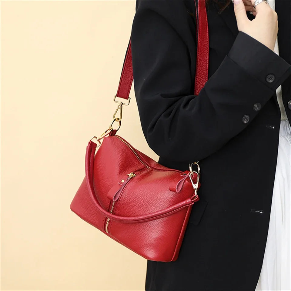 Title / Titre
EN: Luxury Genuine Leather Tote Bag – Women’s Soft Cowhide Shoulder & Crossbody Bag
FR: Sac cabas en cuir véritable de luxe – Femme, cuir souple, porté épaule et bandoulière