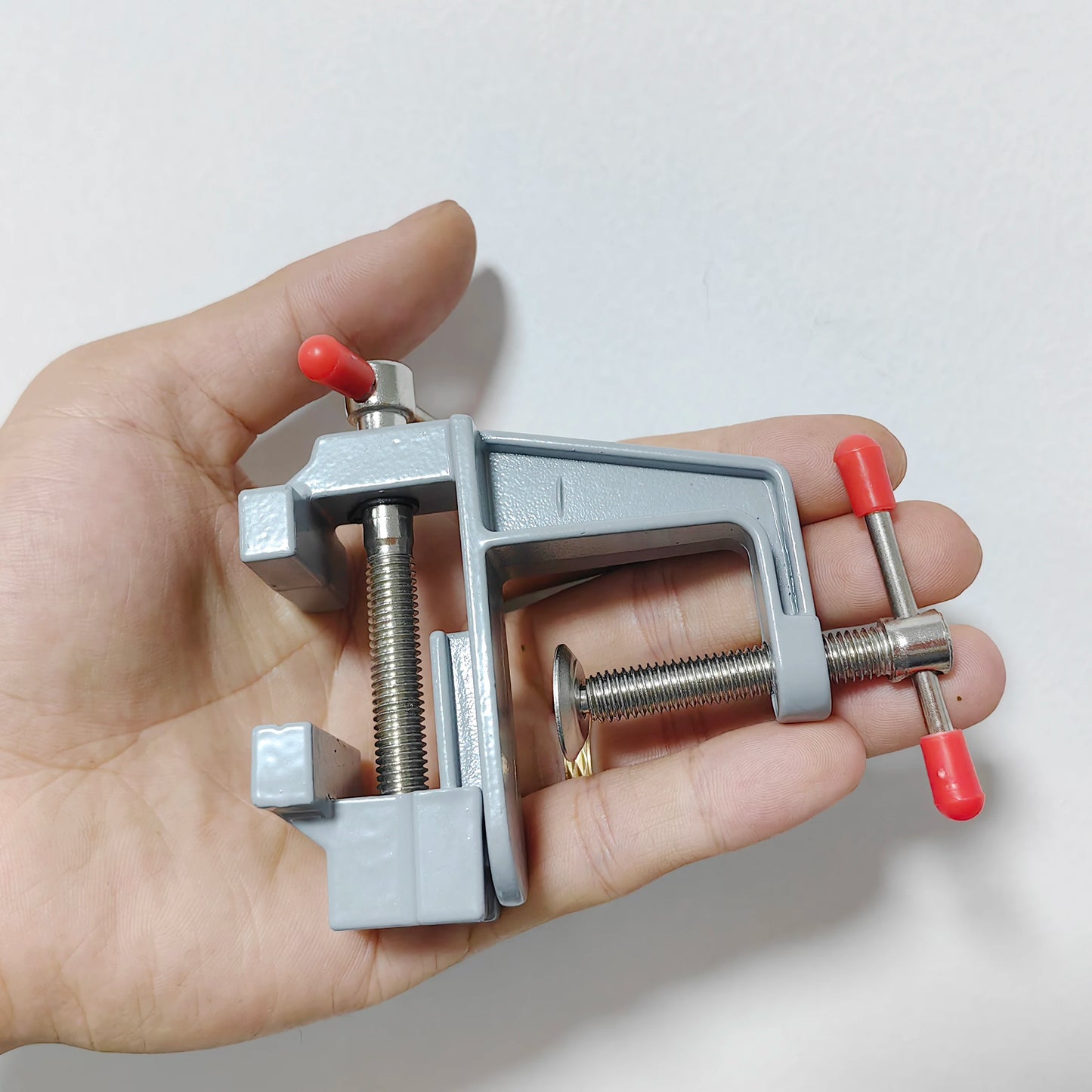 Mini Aluminium Alloy Bench Vise Multi-functional Table Clamp Screw Vise for DIY Craft Mold Repair Fixed Tool/ mini aEtau de table en aluminium