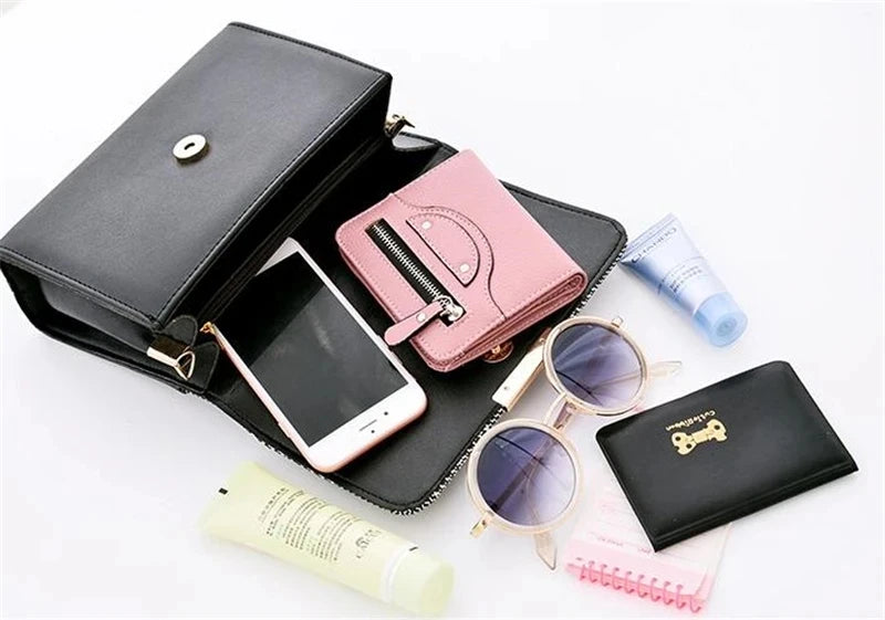 Title / Titre
EN: Retro Plaid Women’s Handbag – High-Quality PU Leather Crossbody & Shoulder Bag
FR: Sac à main femme à carreaux rétro – Simili cuir de haute qualité, porté épaule et bandoulière