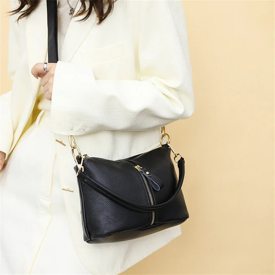 Title / Titre
EN: Luxury Genuine Leather Tote Bag – Women’s Soft Cowhide Shoulder & Crossbody Bag
FR: Sac cabas en cuir véritable de luxe – Femme, cuir souple, porté épaule et bandoulière