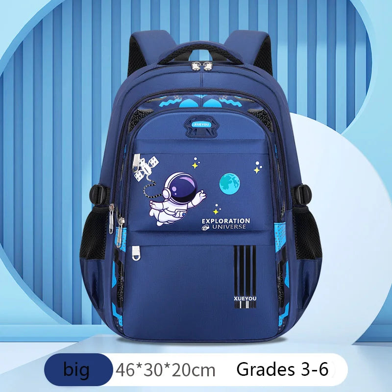 🇬🇧 Title:
Kids Astronaut School Backpack Set – Waterproof Primary School Bag with Bookbag, Lunch Bag & Pencil Case
🇫🇷 Titre :
Ensemble Sac à Dos Scolaire Enfant Astronaute – Sac Étanche avec Cartable, Sac