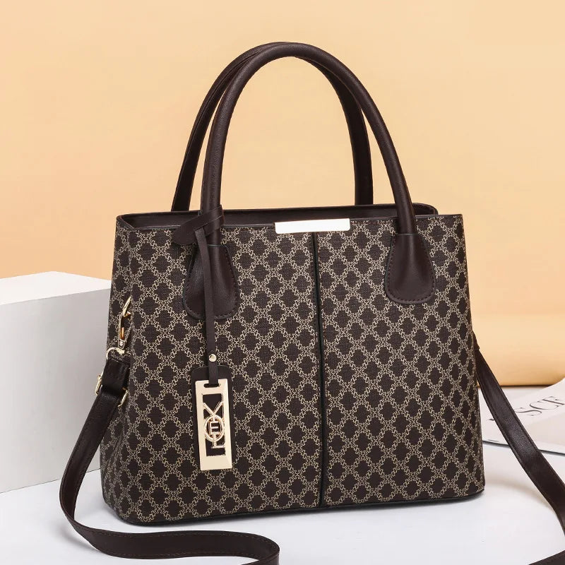 Title / Titre
EN: Women’s Large Capacity Printed Leather Tote Bag – Elegant Shoulder & Handbag
FR: Sac cabas en cuir imprimé grande capacité pour femme – Élégant porté main ou épaule