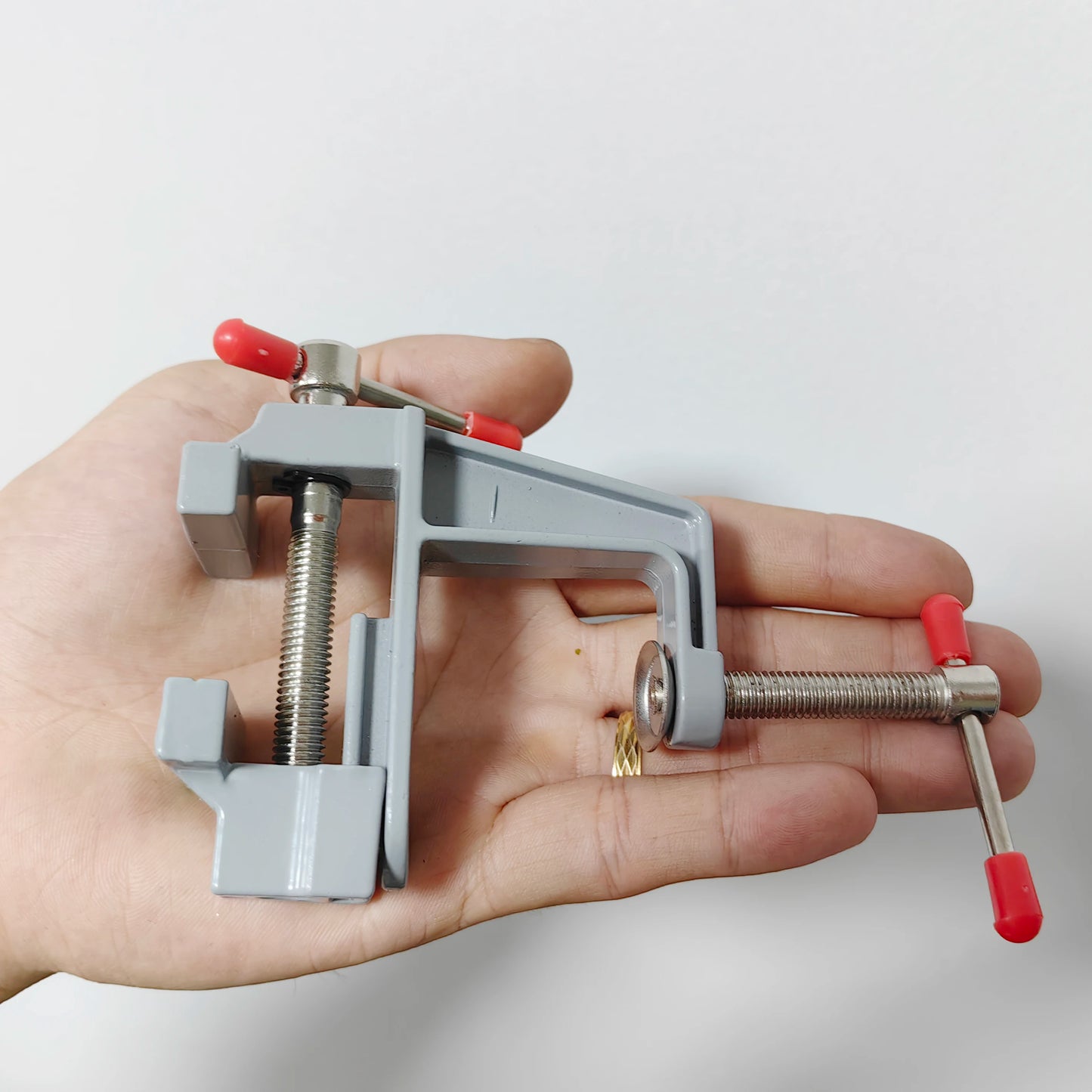 Mini Aluminium Alloy Bench Vise Multi-functional Table Clamp Screw Vise for DIY Craft Mold Repair Fixed Tool/ mini aEtau de table en aluminium