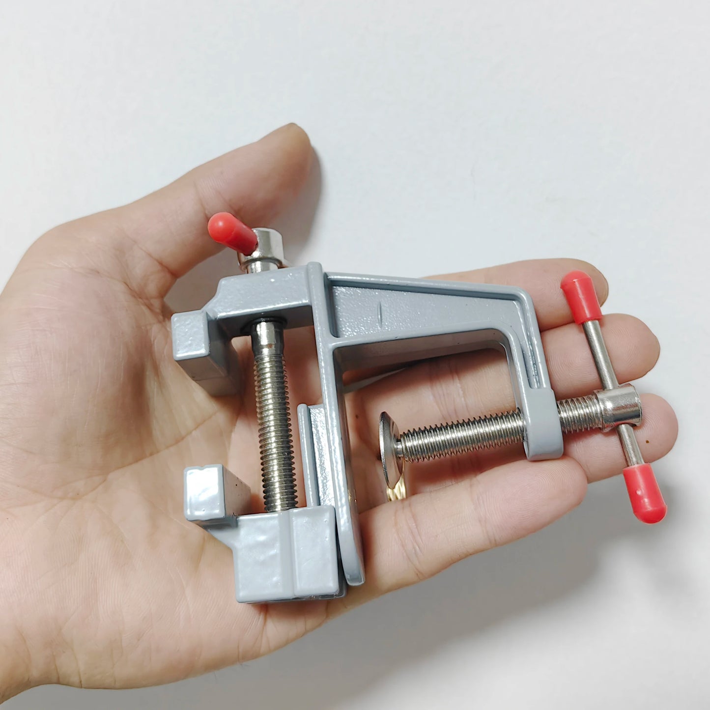 Mini Aluminium Alloy Bench Vise Multi-functional Table Clamp Screw Vise for DIY Craft Mold Repair Fixed Tool/ mini aEtau de table en aluminium