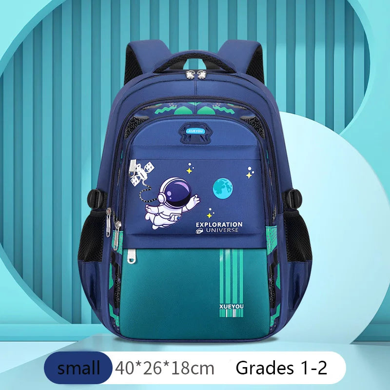 🇬🇧 Title:
Kids Astronaut School Backpack Set – Waterproof Primary School Bag with Bookbag, Lunch Bag & Pencil Case
🇫🇷 Titre :
Ensemble Sac à Dos Scolaire Enfant Astronaute – Sac Étanche avec Cartable, Sac