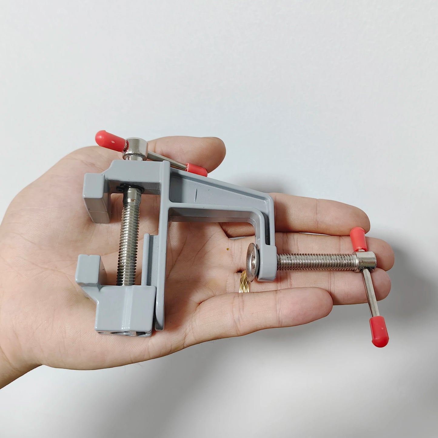 Mini Aluminium Alloy Bench Vise Multi-functional Table Clamp Screw Vise for DIY Craft Mold Repair Fixed Tool/ mini aEtau de table en aluminium