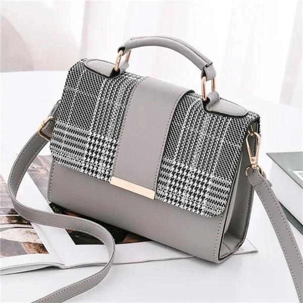 Title / Titre
EN: Retro Plaid Women’s Handbag – High-Quality PU Leather Crossbody & Shoulder Bag
FR: Sac à main femme à carreaux rétro – Simili cuir de haute qualité, porté épaule et bandoulière