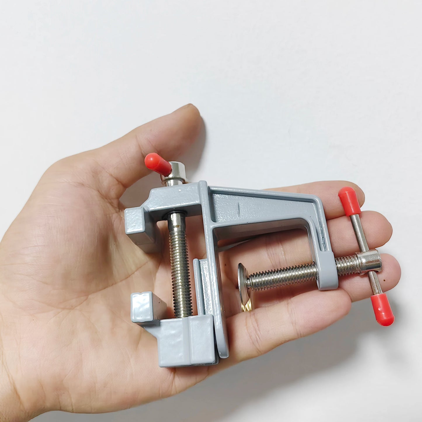 Mini Aluminium Alloy Bench Vise Multi-functional Table Clamp Screw Vise for DIY Craft Mold Repair Fixed Tool/ mini aEtau de table en aluminium