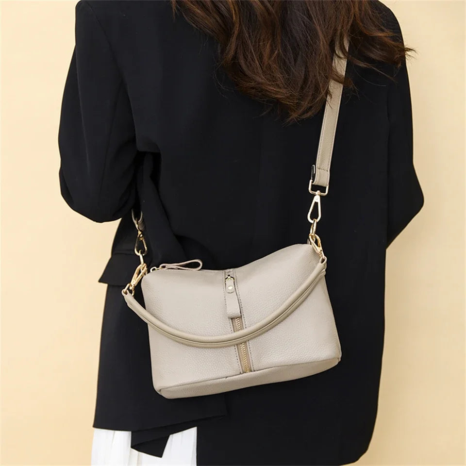 Title / Titre
EN: Luxury Genuine Leather Tote Bag – Women’s Soft Cowhide Shoulder & Crossbody Bag
FR: Sac cabas en cuir véritable de luxe – Femme, cuir souple, porté épaule et bandoulière