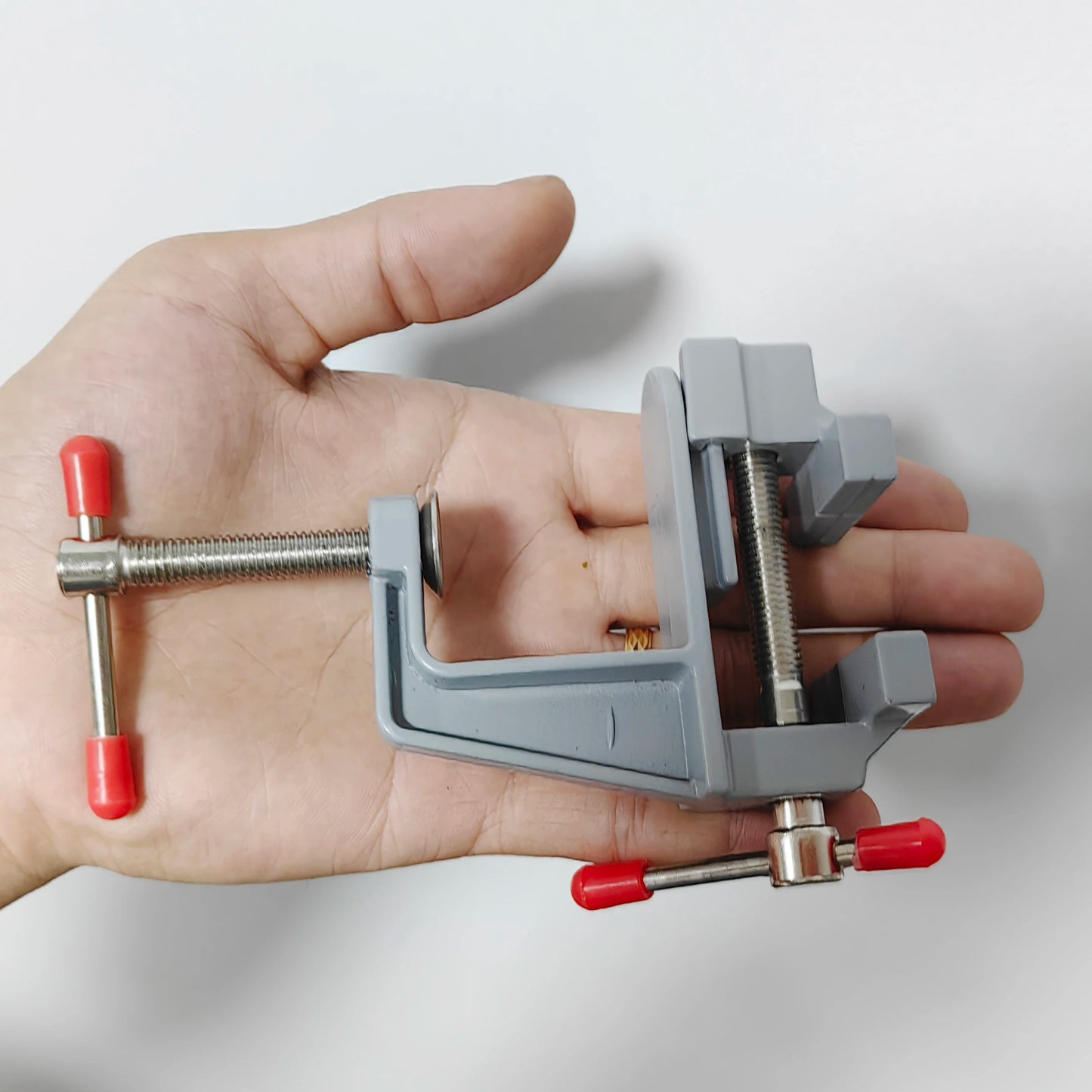 Mini Aluminium Alloy Bench Vise Multi-functional Table Clamp Screw Vise for DIY Craft Mold Repair Fixed Tool/ mini aEtau de table en aluminium