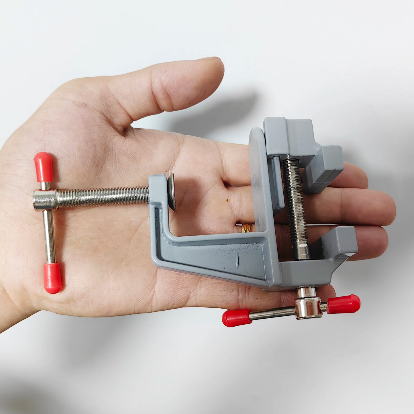 Mini Aluminium Alloy Bench Vise Multi-functional Table Clamp Screw Vise for DIY Craft Mold Repair Fixed Tool/ mini aEtau de table en aluminium