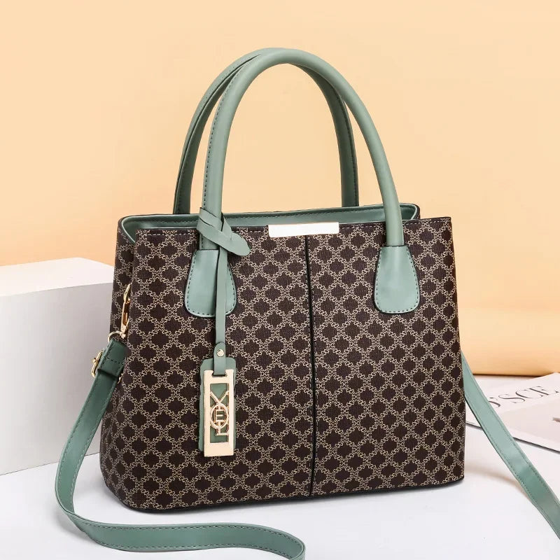 Title / Titre
EN: Women’s Large Capacity Printed Leather Tote Bag – Elegant Shoulder & Handbag
FR: Sac cabas en cuir imprimé grande capacité pour femme – Élégant porté main ou épaule