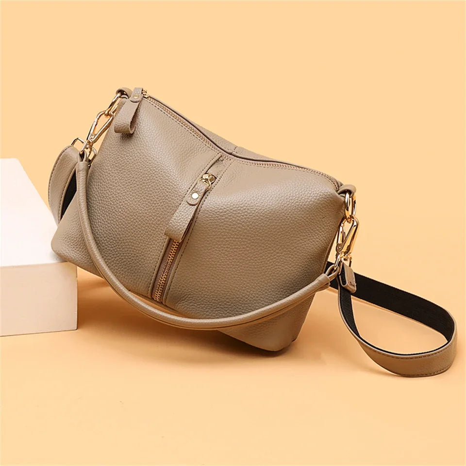 Title / Titre
EN: Luxury Genuine Leather Tote Bag – Women’s Soft Cowhide Shoulder & Crossbody Bag
FR: Sac cabas en cuir véritable de luxe – Femme, cuir souple, porté épaule et bandoulière