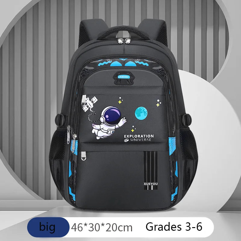 🇬🇧 Title:
Kids Astronaut School Backpack Set – Waterproof Primary School Bag with Bookbag, Lunch Bag & Pencil Case
🇫🇷 Titre :
Ensemble Sac à Dos Scolaire Enfant Astronaute – Sac Étanche avec Cartable, Sac