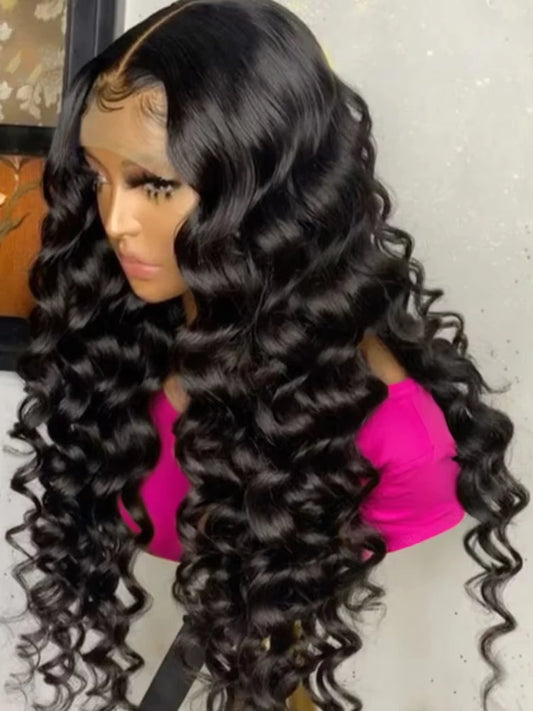 Perruques brésiliennes Remy bouclées HD 13x6 200% cheveux humains ondulés 30-34 pouces avec dentelle frontale pré-épilée 13x4