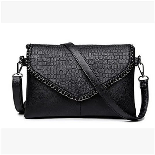 Title / Titre
EN: Women’s Black PU Leather Envelope Shoulder Bag – Elegant Crossbody with Chain Strap
FR: Sac bandoulière enveloppe en similicuir noir pour femme – Élégant avec bandoulière chaîne