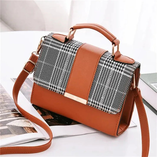 Title / Titre
EN: Retro Plaid Women’s Handbag – High-Quality PU Leather Crossbody & Shoulder Bag
FR: Sac à main femme à carreaux rétro – Simili cuir de haute qualité, porté épaule et bandoulière